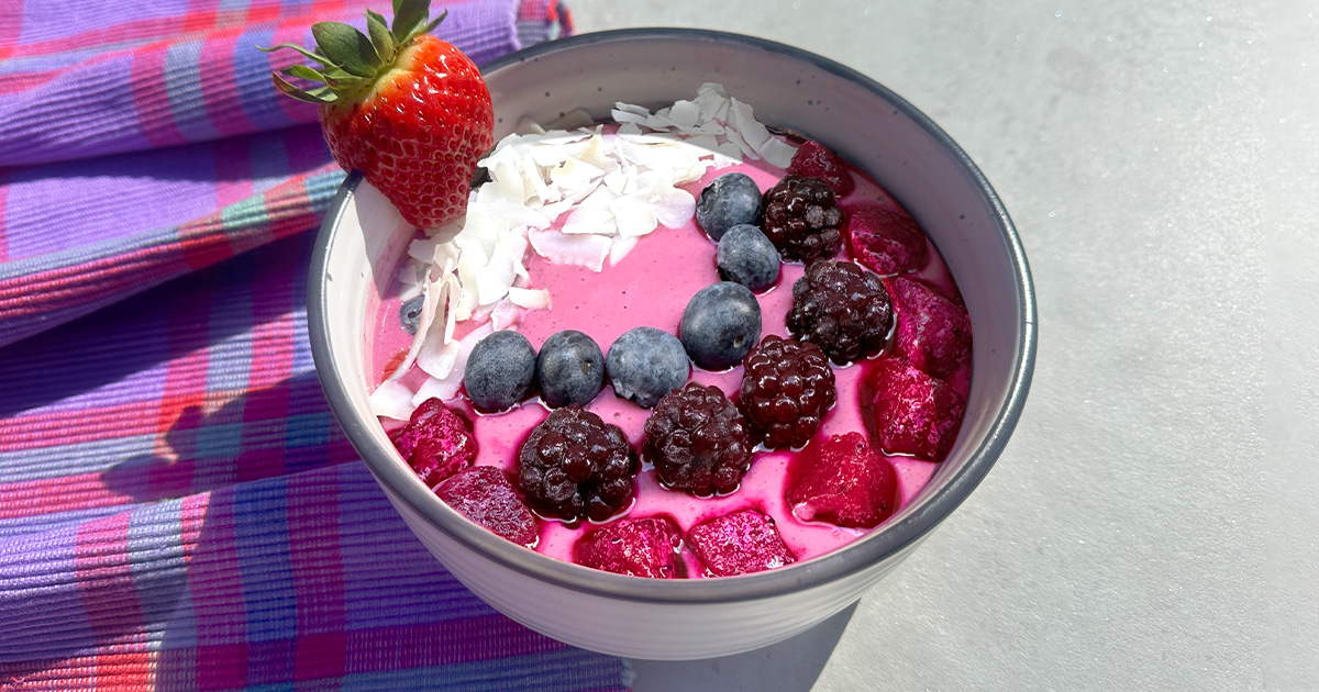 DragonFruit_blog_fb dragon fruit smoothie bowl
